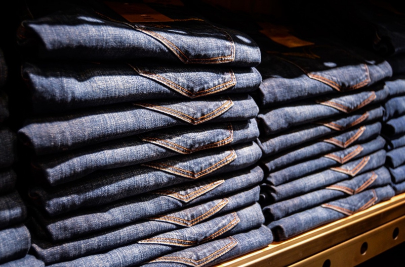 magasin-LA GARDE-min_jeans_pants_blue_shop_shopping_shelf_exhibition_buy-940702